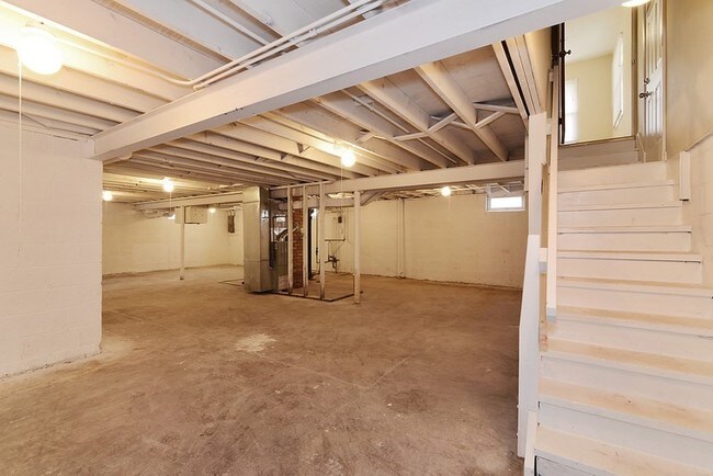 Building Photo - 248 W 53rd Pl