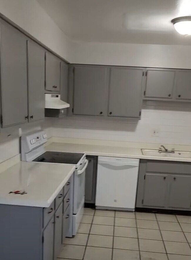 Foto del edificio - Newly renovated 2 story, 2 bedroom apartme...