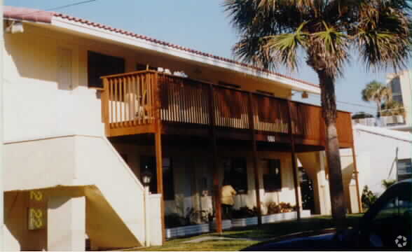Building Photo - 601 NE 21st Ave