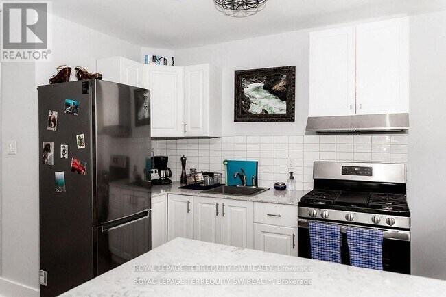 Building Photo - 102 Merrill Ave E