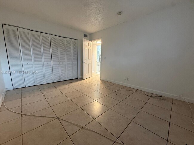 Foto del edificio - 400 NW 65th Ave