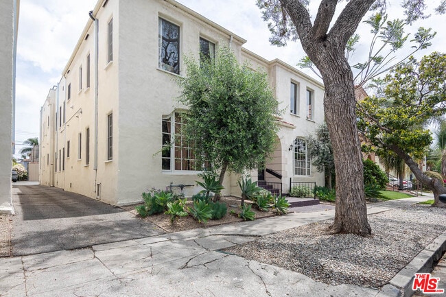 Building Photo - 414 N Curson Ave