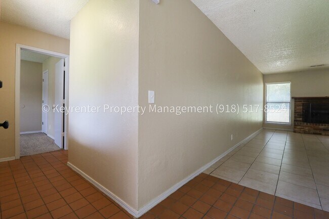 Foto del edificio - 4902 S Gum Ave