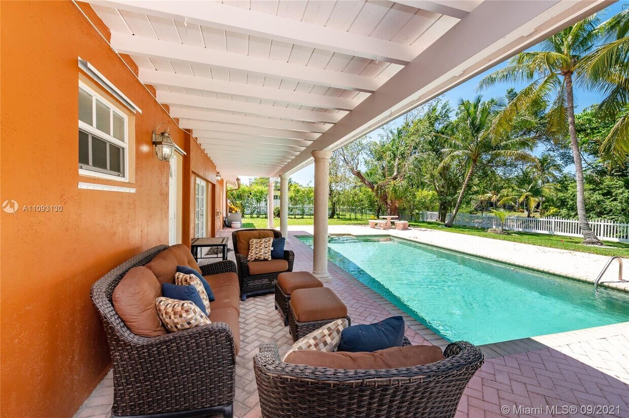 10400 SW 70th Ave, Miami, FL 33156 House Rental in Miami, FL