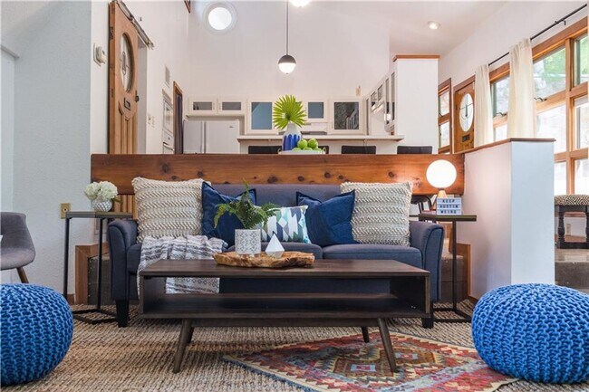 Foto del edificio - South Austin 4x2 Unique Home!