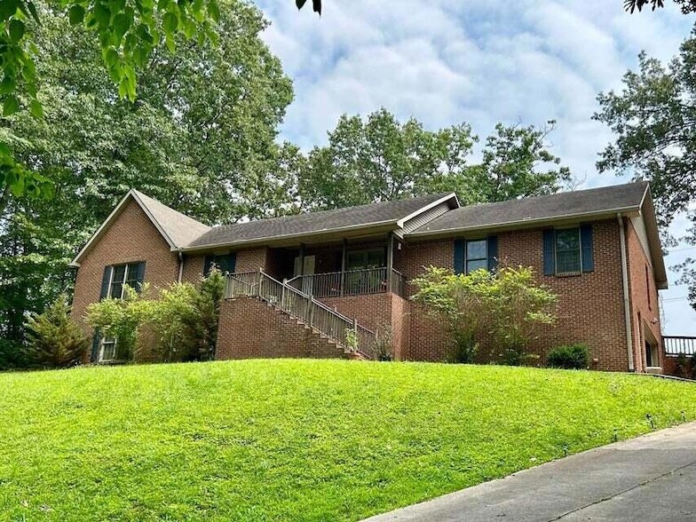 Foto principal - 9 Edgewood Dr
