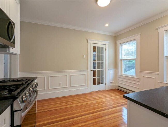 Building Photo - 33 Trowbridge St