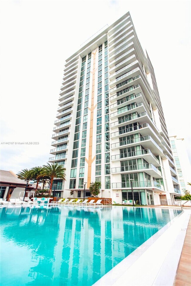 Foto del edificio - 330 Sunny Isles Blvd