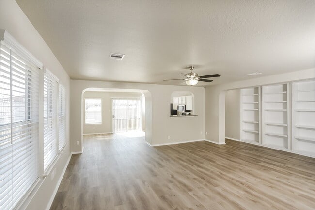 Building Photo - 9122 Blazer Pl