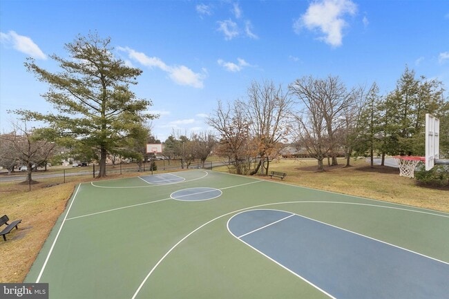 Building Photo - 9228 Acer Ln