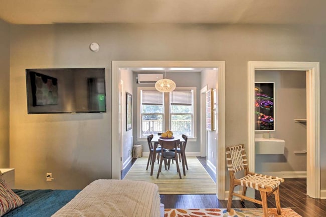 Building Photo - 209 E Rosewood Ave