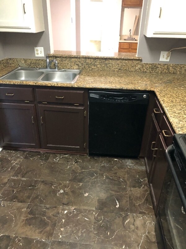 Foto principal - 526 Oakridge Dr