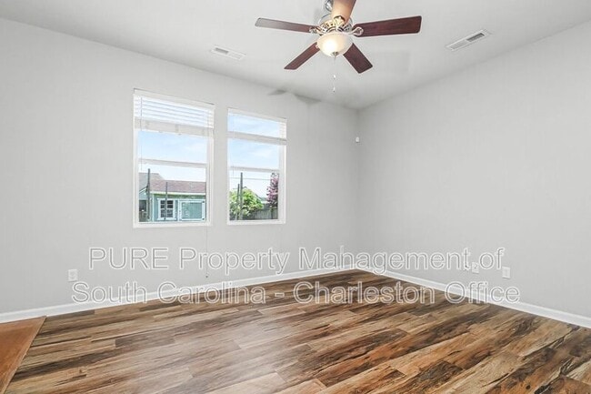 Foto del edificio - 407 Greywood Ln