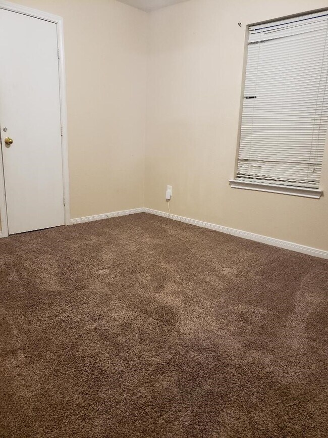 Foto del edificio - 16123 Catbird Ct