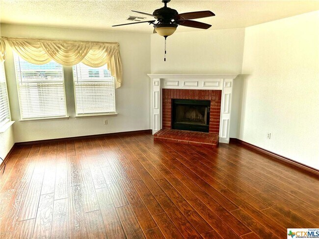 Foto del edificio - 1706 Bristol Dr