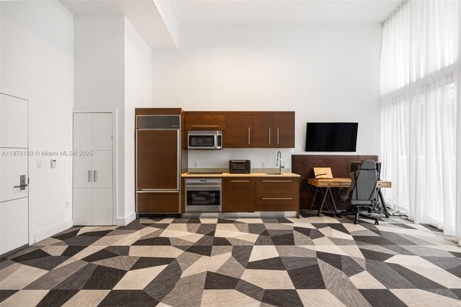 Building Photo - 465 Brickell Ave