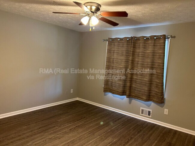 Foto del edificio - 254 N McDonough Rd