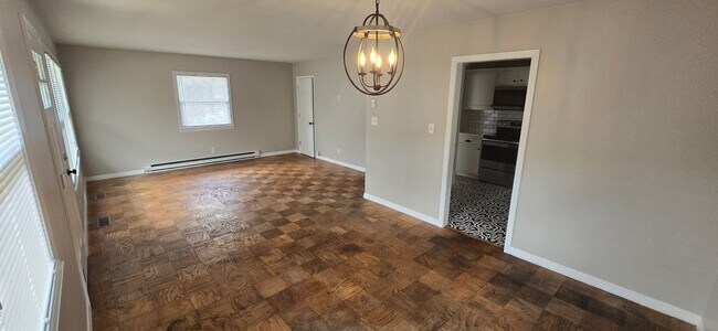 Building Photo - Charming 3-Bedroom 1-Bathroom Home