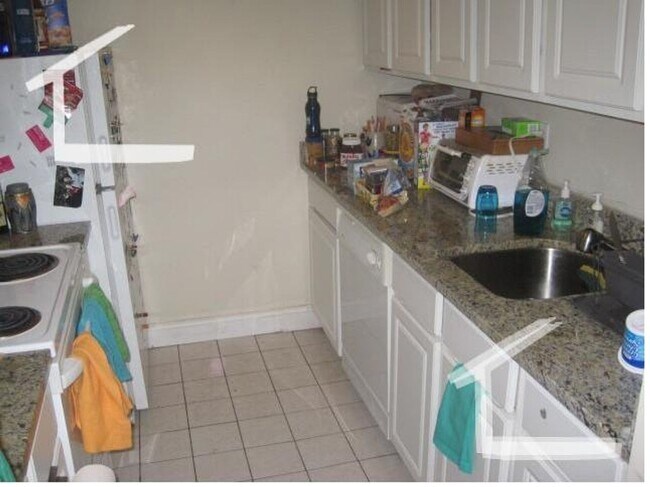 Foto del edificio - No Brokers Fee, No Security Deposit, Heat, Hot Water included, Packard Corner Area, Laundry is on...