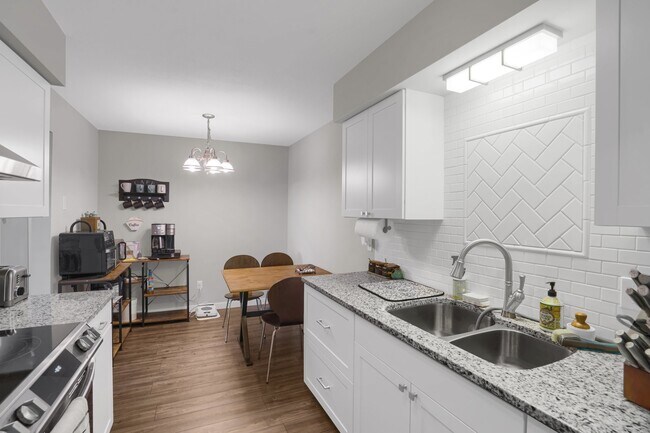 Granite Countertops - 609 Market St S