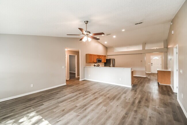 Foto del edificio - 1531 Eddings Grove Ln