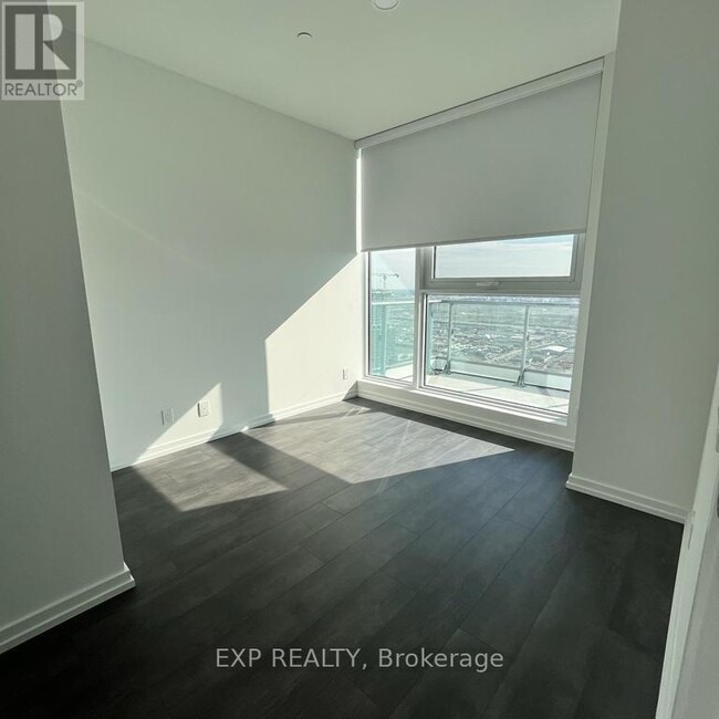 Photo du bâtiment - 1000 Portage Pkwy