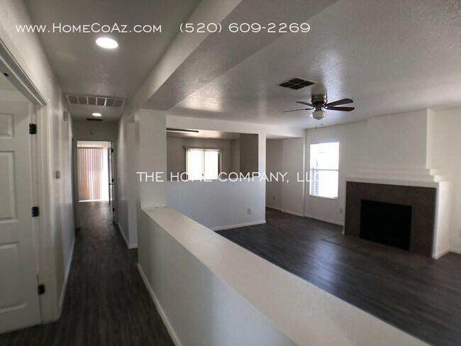 Building Photo - 1079 W Camino Hombre Viejo