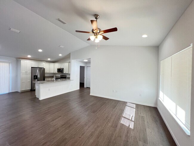 Foto del edificio - AWESOME 3 BD/2BA Home in Ocklawaha!! Available now!!