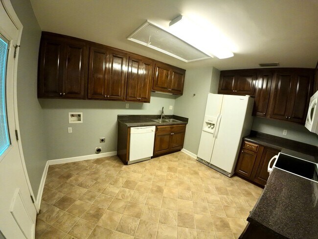 Foto del edificio - 3/1 Brick Home with Carport w/ fenced in yard