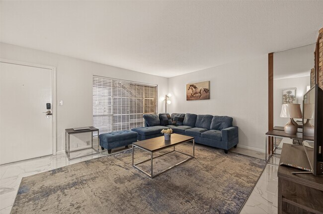 Foto del edificio - 2201 Fountain View Dr