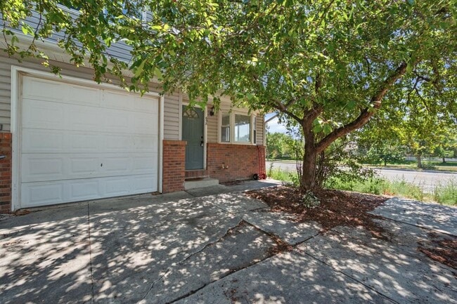 Photo - 698 Eagle Dr Townhome