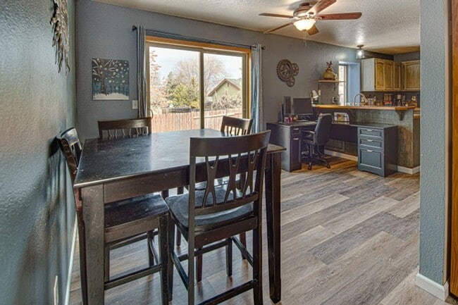 Building Photo - FOR RENT: Unfurnished Pet friendly Single Story 3 bed, 2 bath, 2 car garage w/large fenced lot