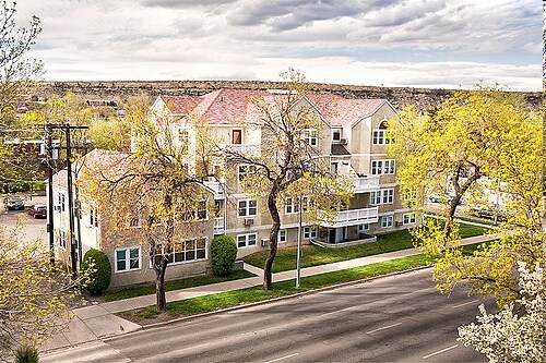 Foto del edificio - Pinehurst Apartments