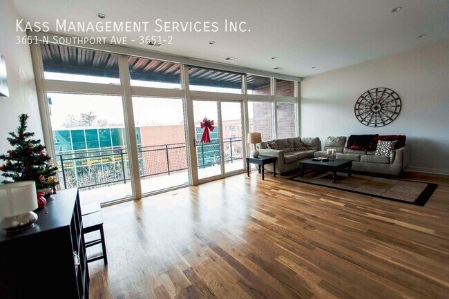 Foto del edificio - 3651 N Southport Ave