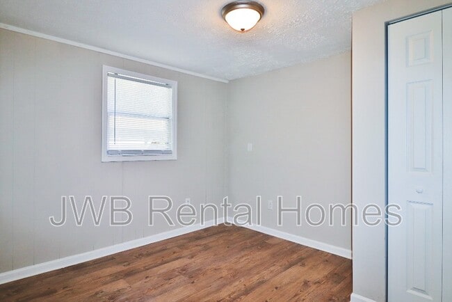 Building Photo - 7954 Pipit Ave