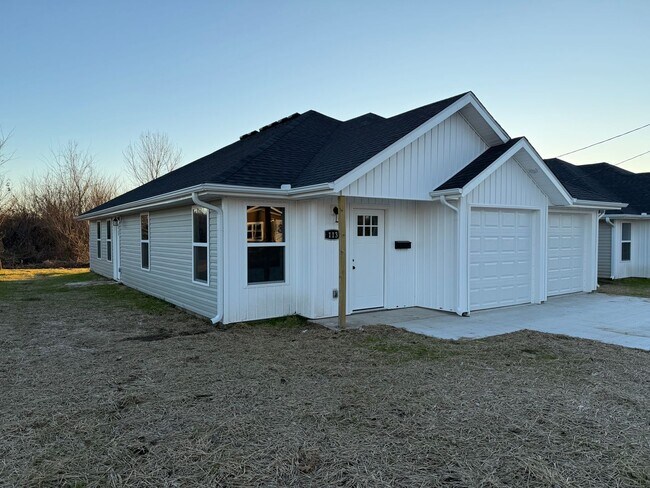 Building Photo - BRAND NEW BUILD: 3 BEDROOM/ 2 BATHROOM HOUSE IN CARTERVILLE MO WITH 2 CAR GARAGE!!!
