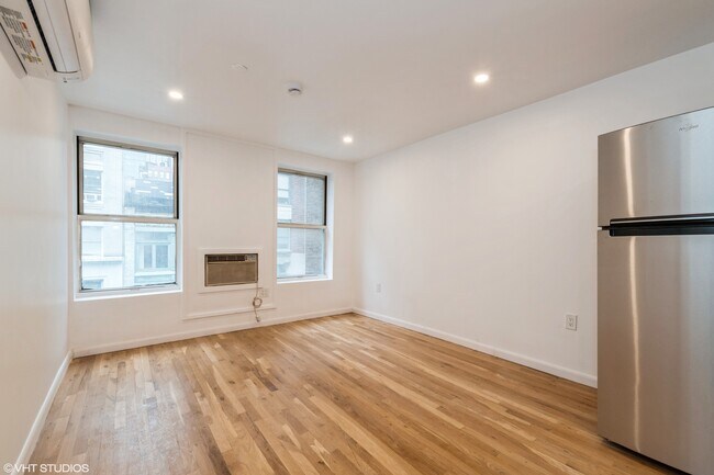 Building Photo - 34 E 20th St