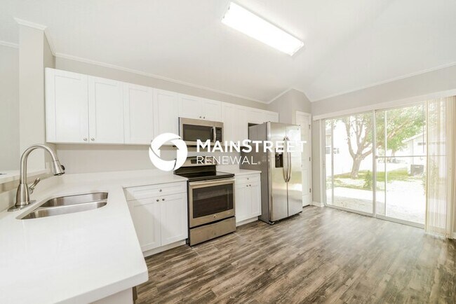 Foto del edificio - 3 Bedroom Pet-Friendly Home in Palmetto, FL with Main Street Renewal