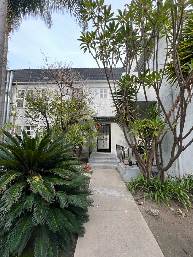 Building Photo - 732 S Plymouth Blvd