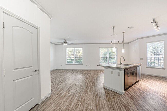 Foto del edificio - 8877 Lakes at 610 Dr