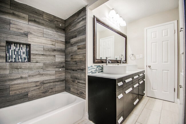 Building Photo - Beautifully remodeled corner 4/2 with pool...