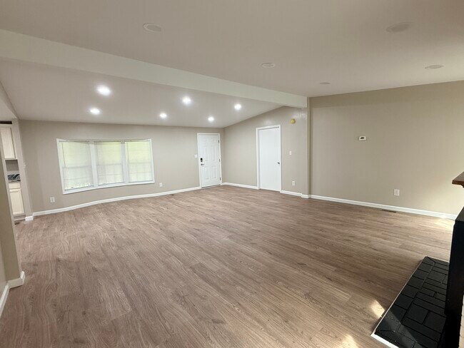 Building Photo - 300 Herring Run Rd