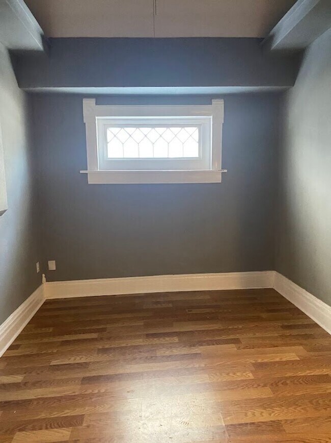 Foto del edificio - 1345 S Water St