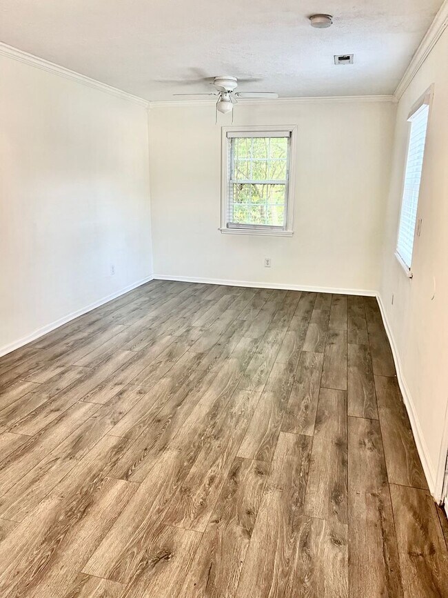 Building Photo - Cute and Cozy 2 bd/1 bath Home in Madison!