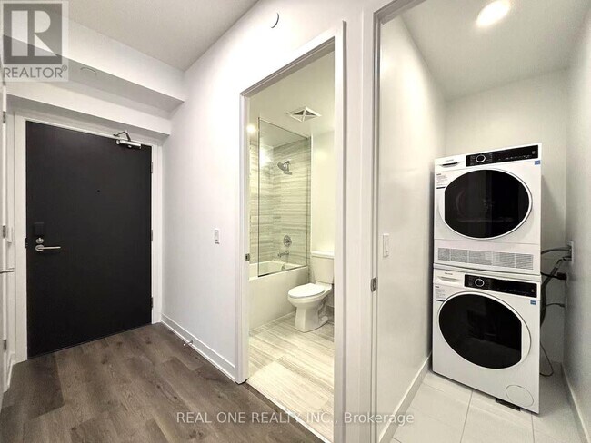 Photo du bâtiment - 180 Front St E