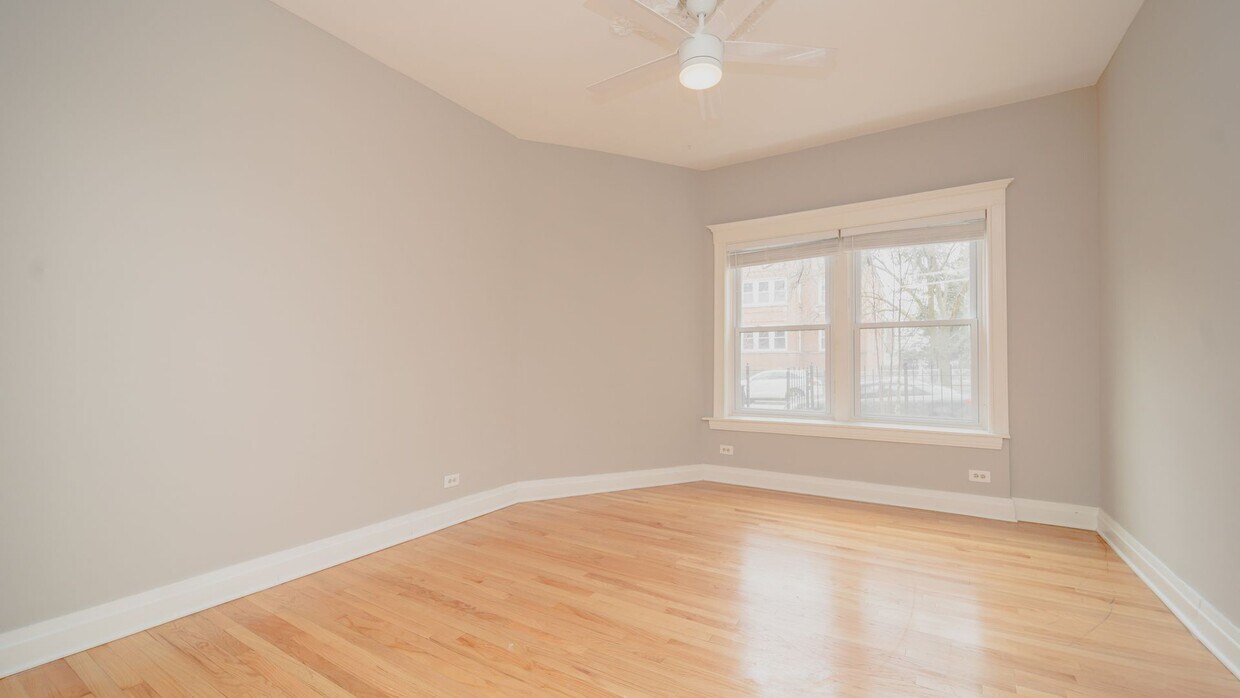 Living Space - 2316 W Superior St
