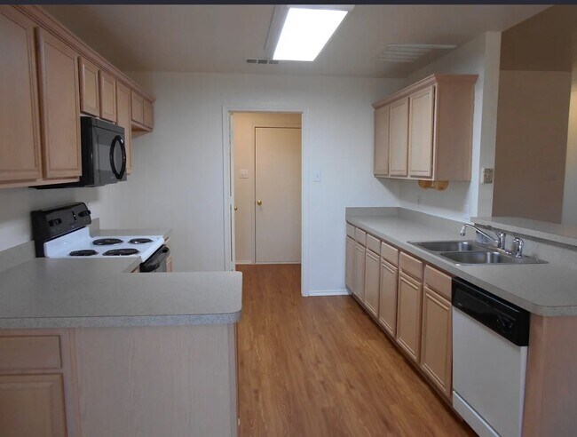 Building Photo - 7905 Blue Duck Trail
