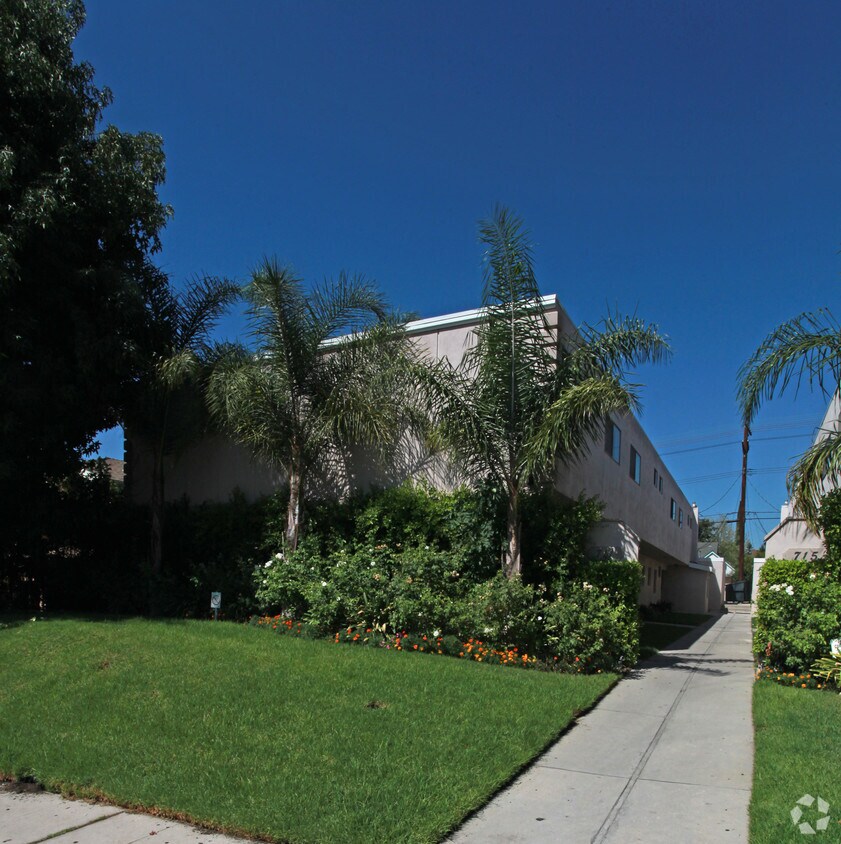Primary Photo - 711-715 E Cypress Ave