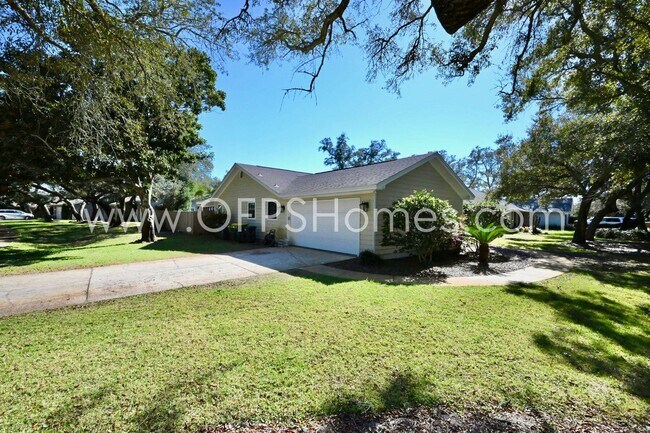Building Photo - 78 Country Club Dr E