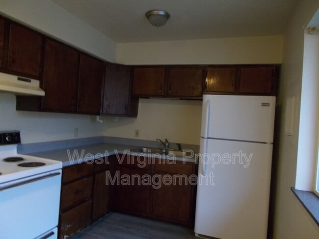 Building Photo - 130 Elm St